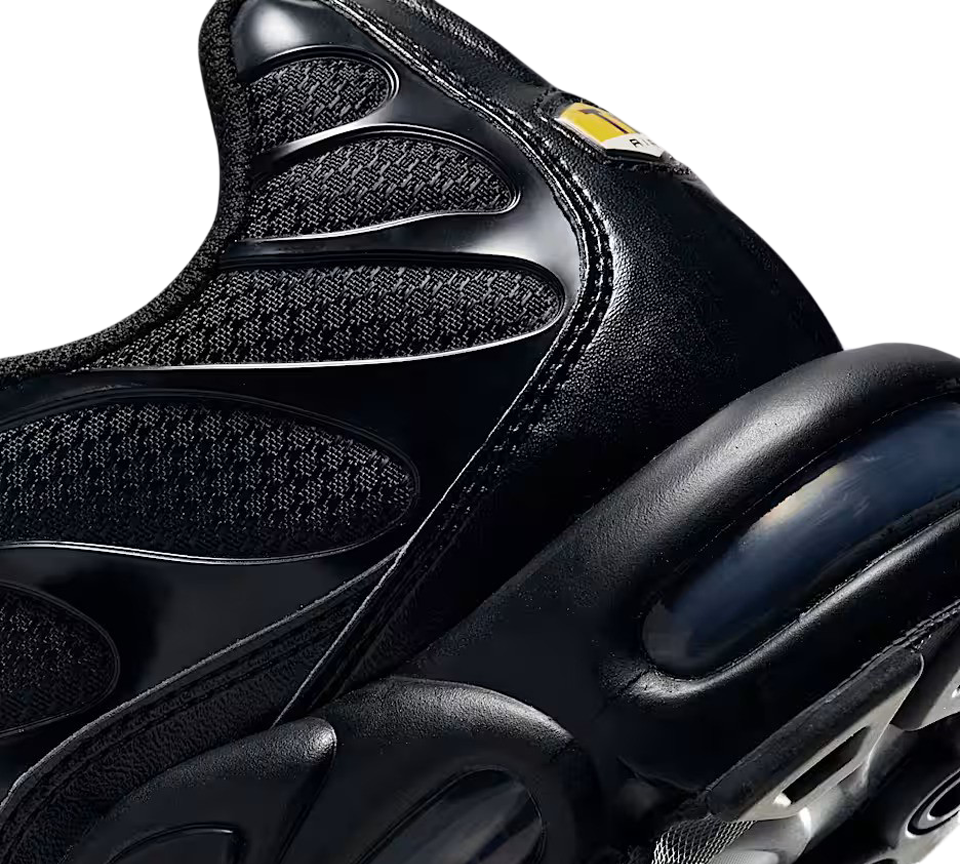 Vivi Sports Nike Air Max Plus Trainers – Grey Sneakers in UK Size 10 – Features Tuned Air Cushioning for Maximum Comfort and Support – Iconic Wavy Design with Mesh Upper – Ideal for Running, Training, or Everyday Streetwear Style