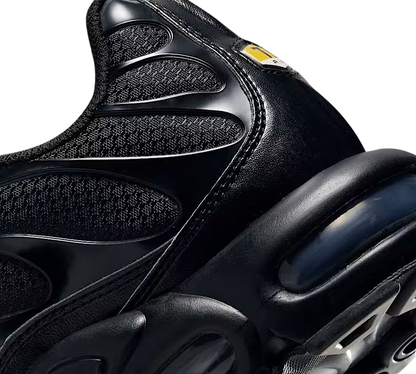 Vivi Sports Nike Air Max Plus Trainers – Grey Sneakers in UK Size 10 – Features Tuned Air Cushioning for Maximum Comfort and Support – Iconic Wavy Design with Mesh Upper – Ideal for Running, Training, or Everyday Streetwear Style