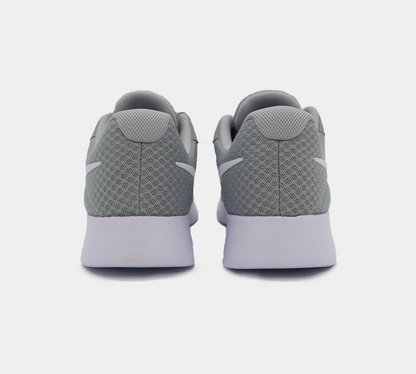 Nike Tanjun Trainer 812654010 Grau UK 6-11